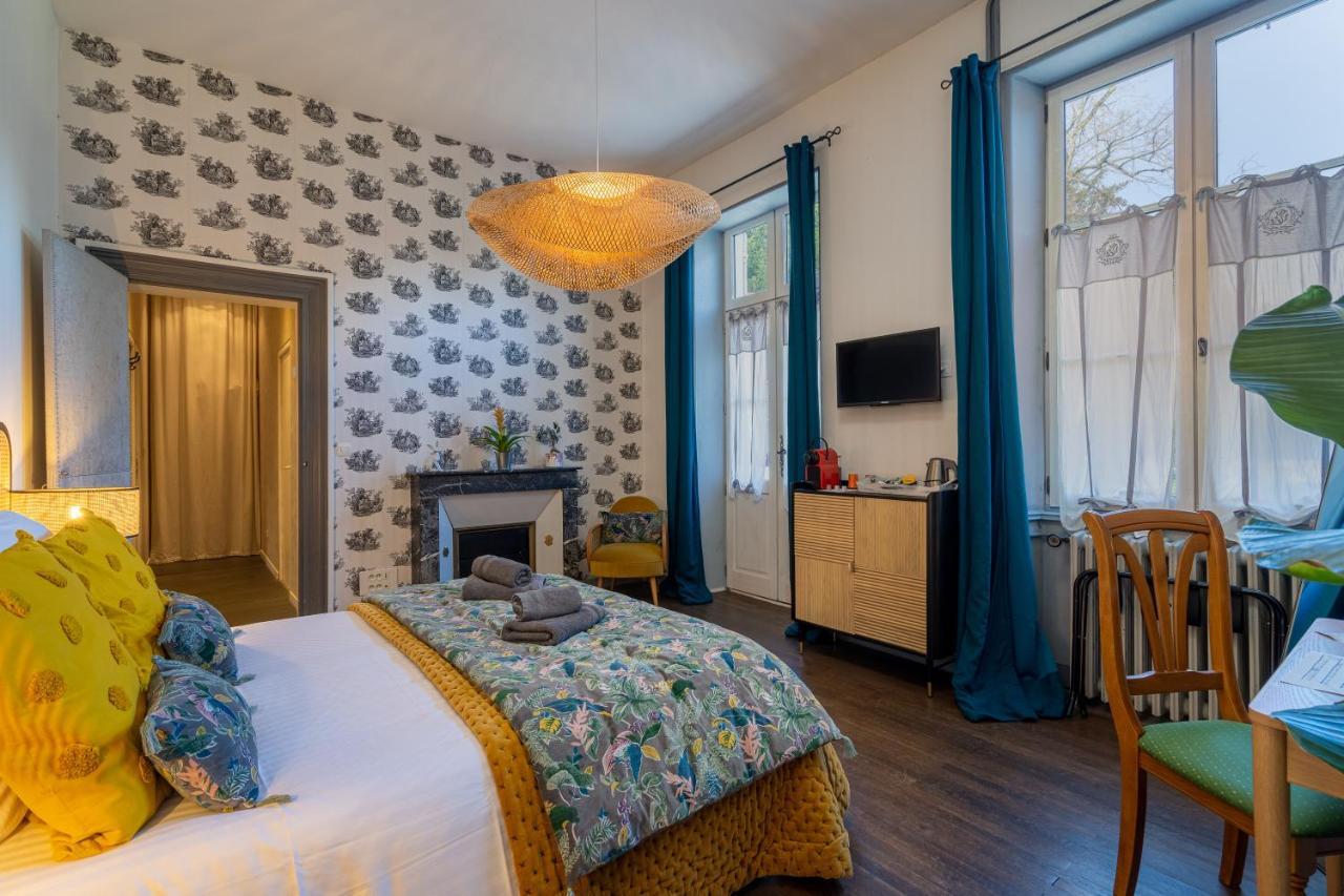H De Surgeres Bed and Breakfast Exteriör bild