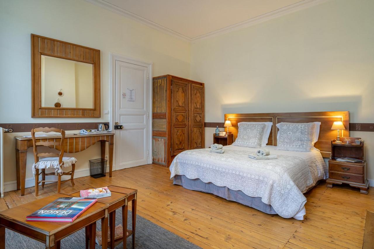 H De Surgeres Bed and Breakfast Exteriör bild