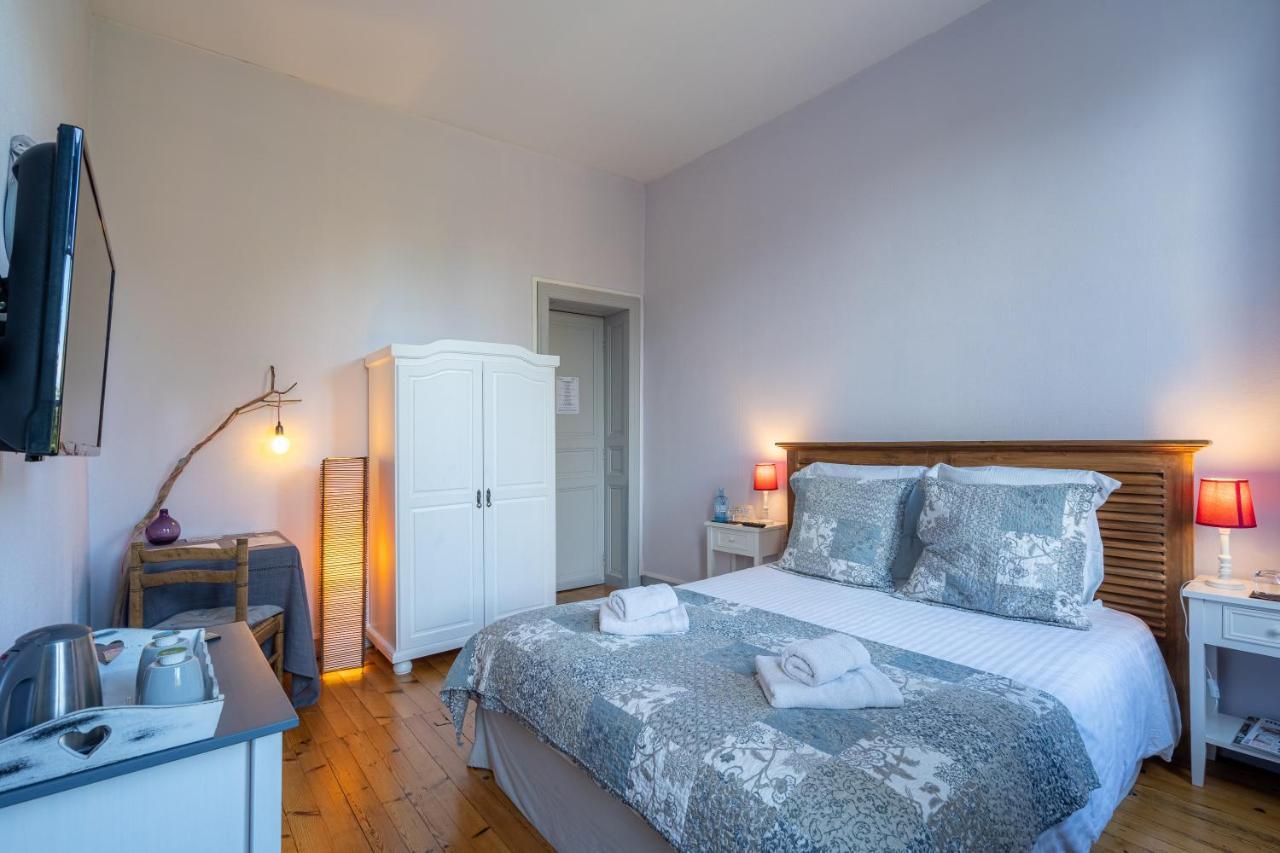 H De Surgeres Bed and Breakfast Exteriör bild