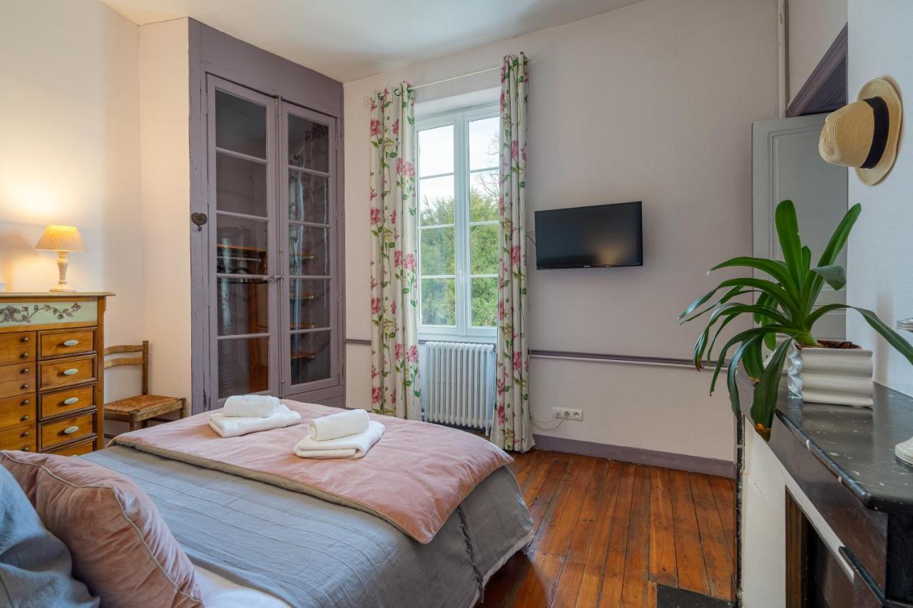 H De Surgeres Bed and Breakfast Exteriör bild