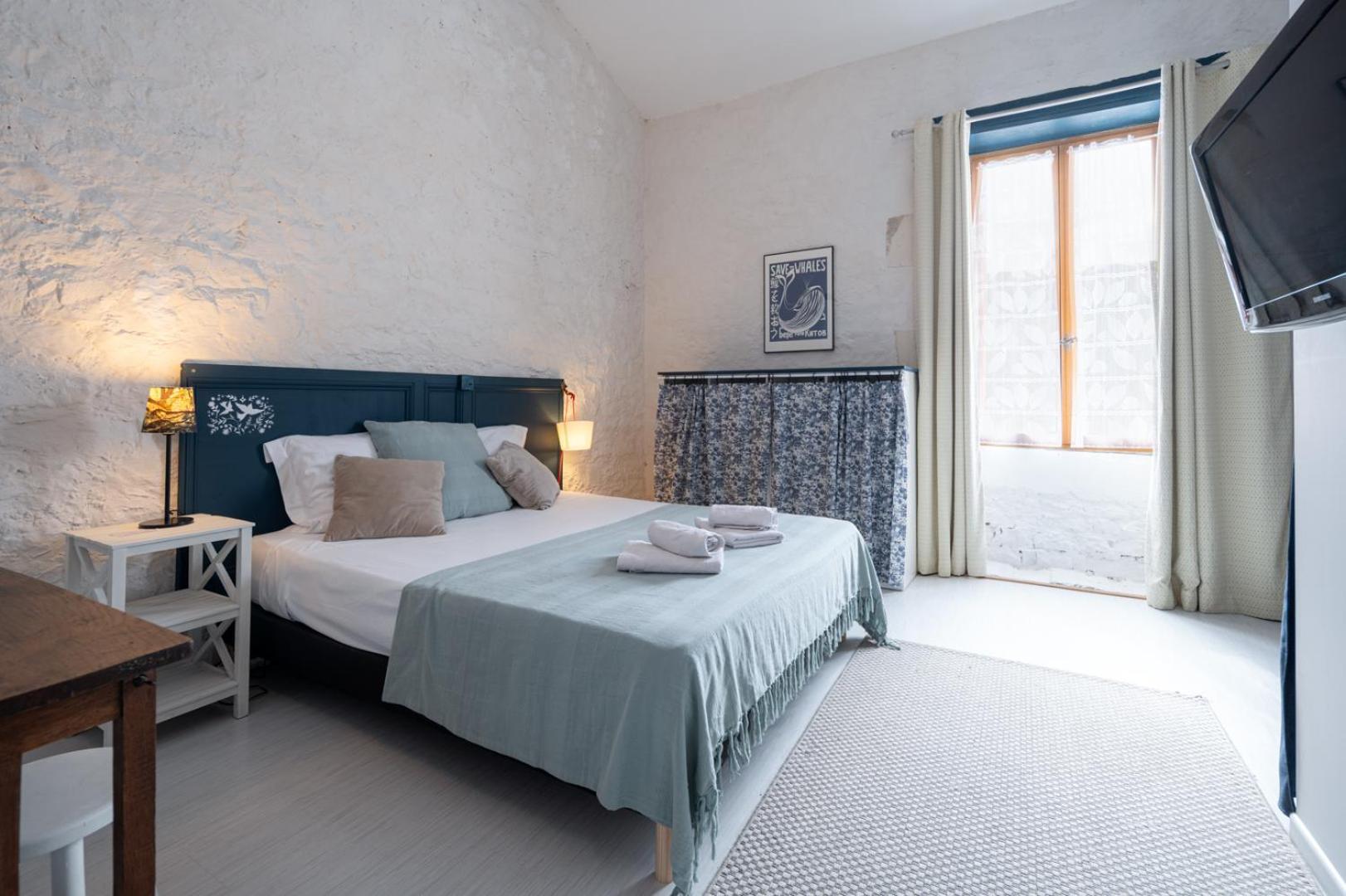 H De Surgeres Bed and Breakfast Exteriör bild